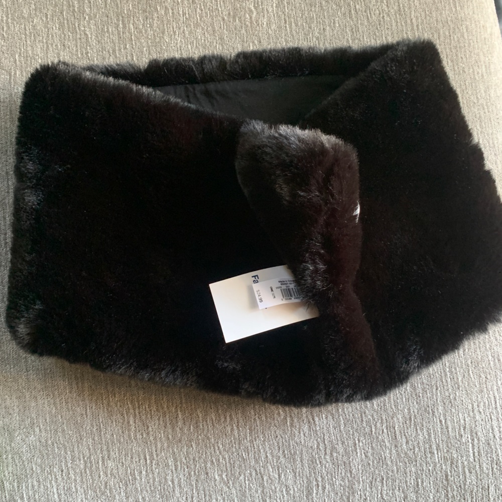 Faux Fur Black Old Navy Infinity Scarf BRAND NEW with tag